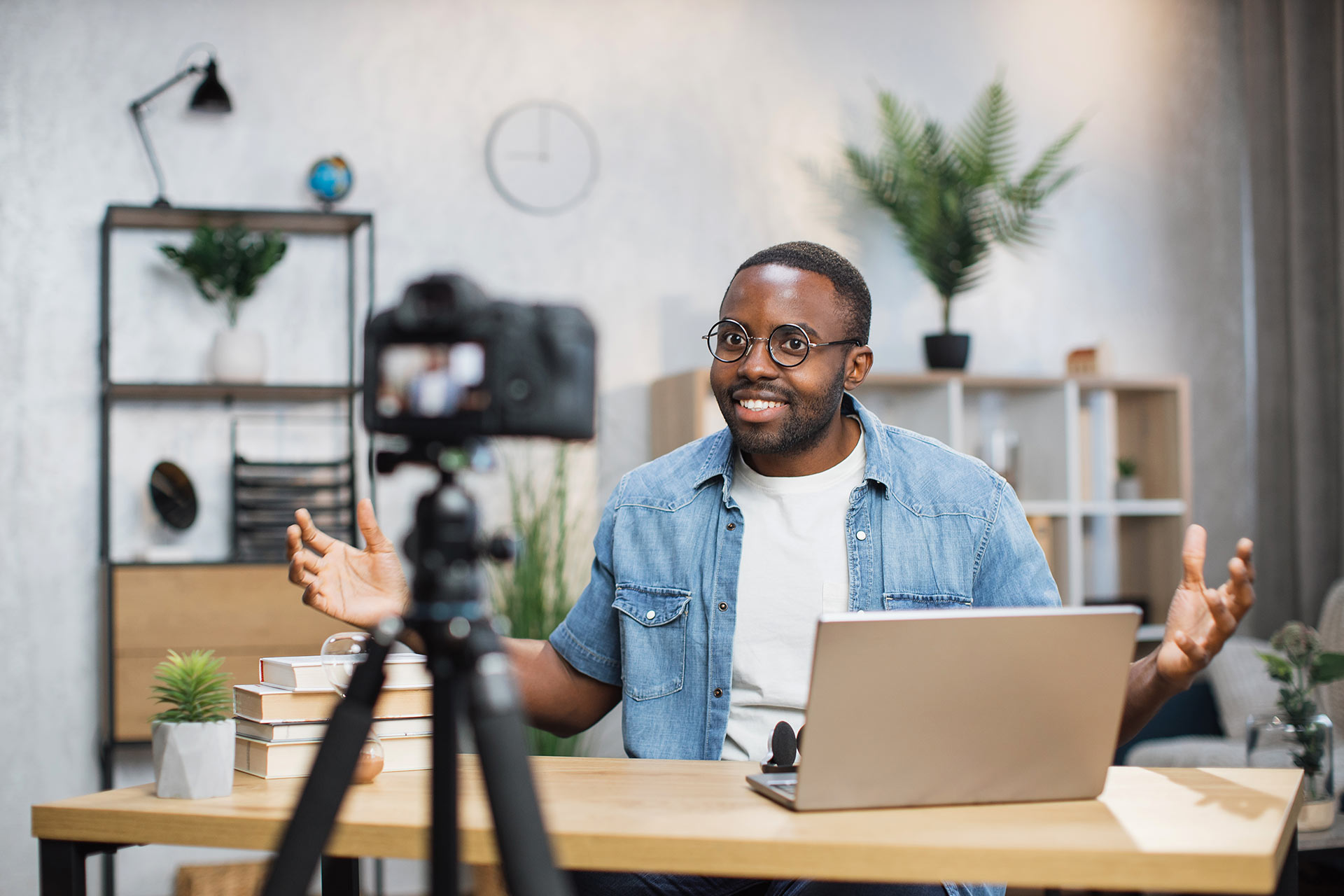 Exploring the Opportunity of Live Shopping with Instagram